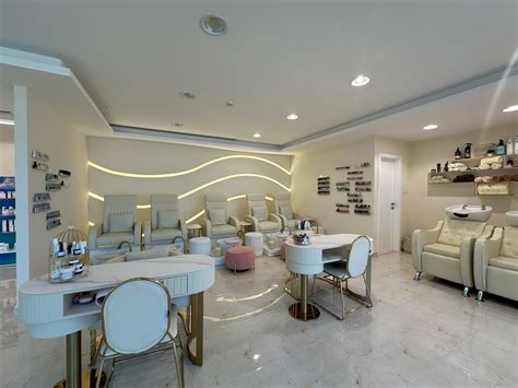 Ladies Beauty Parlour in Abu Dhabi .